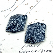 Load image into Gallery viewer, Marbled Black Premium Austrian Crystal Link Pair
