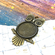 Load image into Gallery viewer, 55mm Whoo Dis? Antique Brass Owl Bezel Charm
