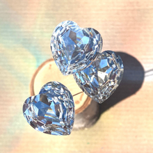 Load image into Gallery viewer, Heart Premium Crystal Flower Pin

