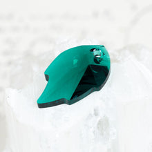 Load image into Gallery viewer, 26mm Emerald Premium Crystal Leaf Pendant
