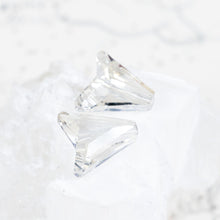 Load image into Gallery viewer, 16mm Silver Shade Premium Crystal Arrow Bead Pair
